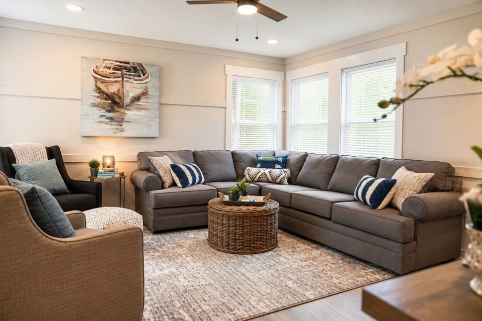 The perfect gathering spot for your group. Stretch out on the oversized sectional, enjoy conversation with family and friends, or settle in for a relaxing evening after exploring Lake Norman.