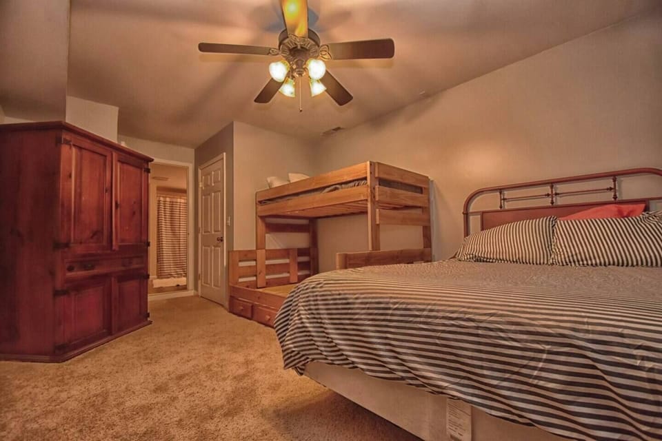 Basement Bedroom ( 2 twins, 1 full, 1 queen)