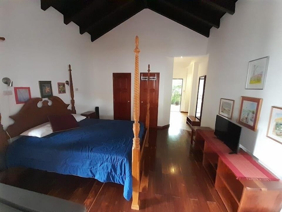 Deluxe Double Room, Balcony, Mountain View | Iron/ironing board (on request), WiFi (free), bed sheets