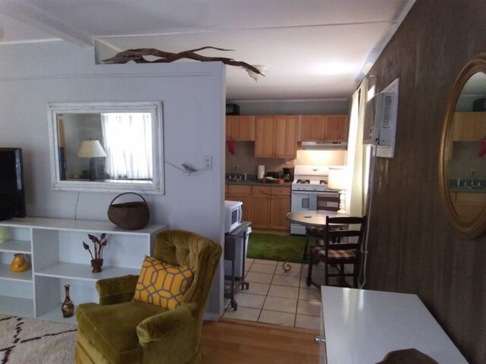 Pink Owl Cottage Living / Kitchen