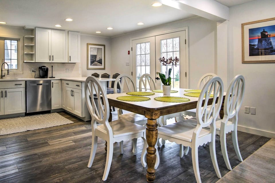 Dining Area | Dishware & Flatware