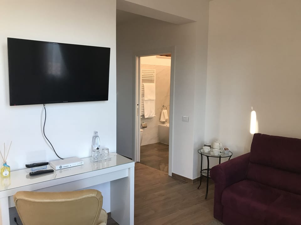 Junior Suite, 1 King Bed with Sofa bed, Accessible, Sea View | Hypo-allergenic bedding, down comforters, minibar