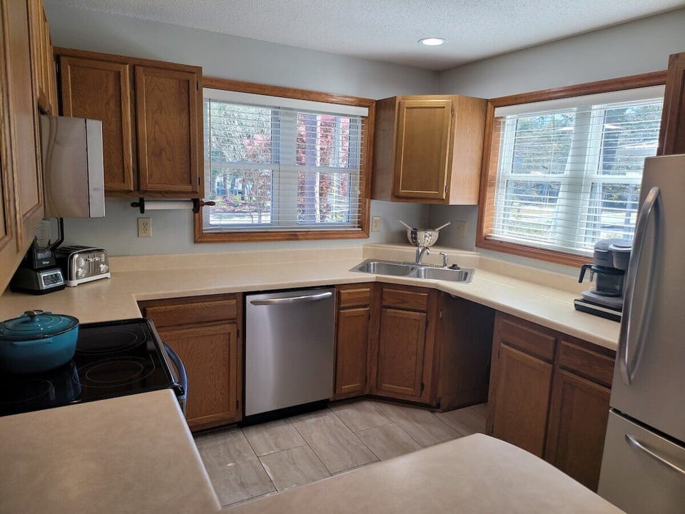 Fully stocked kitchen if you choose to stay in! Keurig with pods and pot capabilities. 