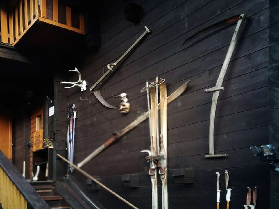Chalet view of the north facade, staircase to the 2nd floor