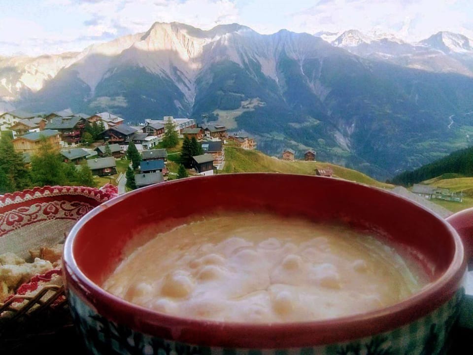 Fondue is always popular in Valais! Original photo: Eating fondue on the apartment balcony