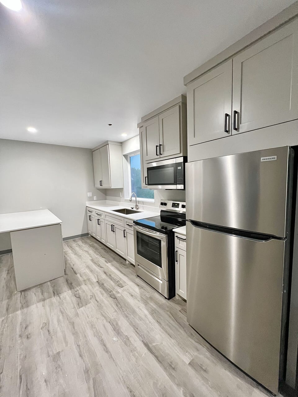 Single Room, Kitchenette | Desk, laptop workspace, WiFi (free), bed sheets