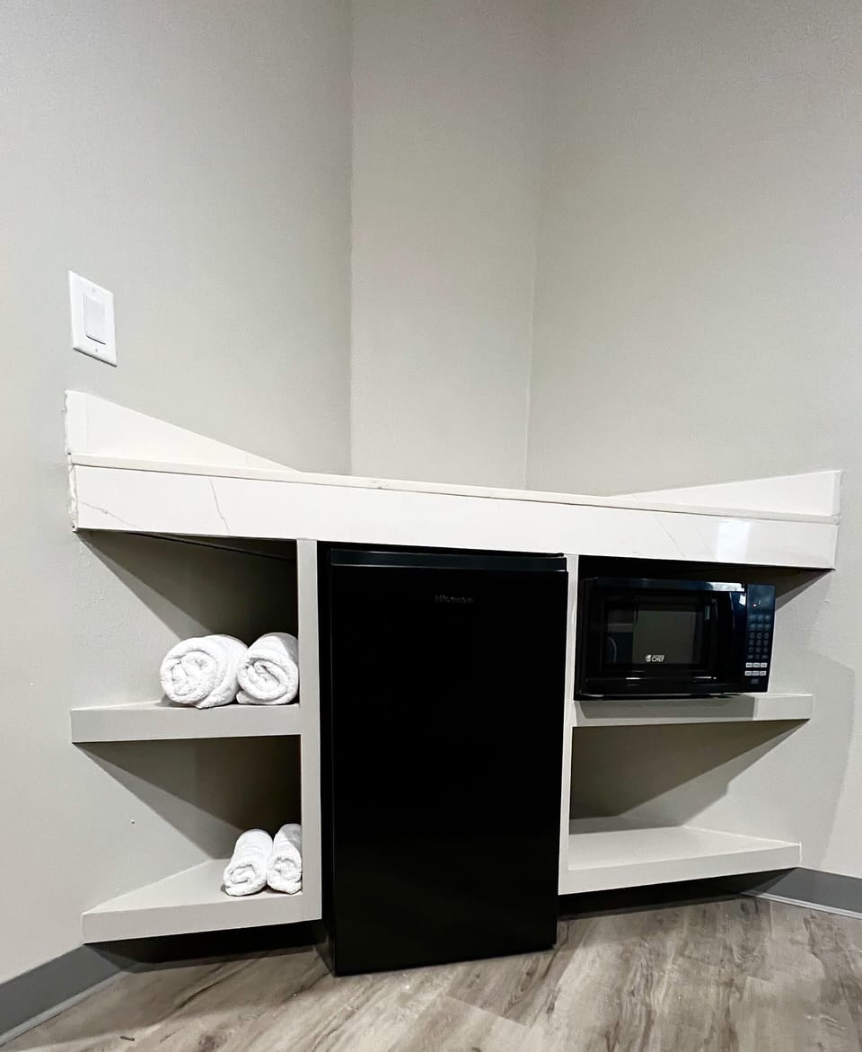 Single Room | Desk, laptop workspace, WiFi (free), bed sheets