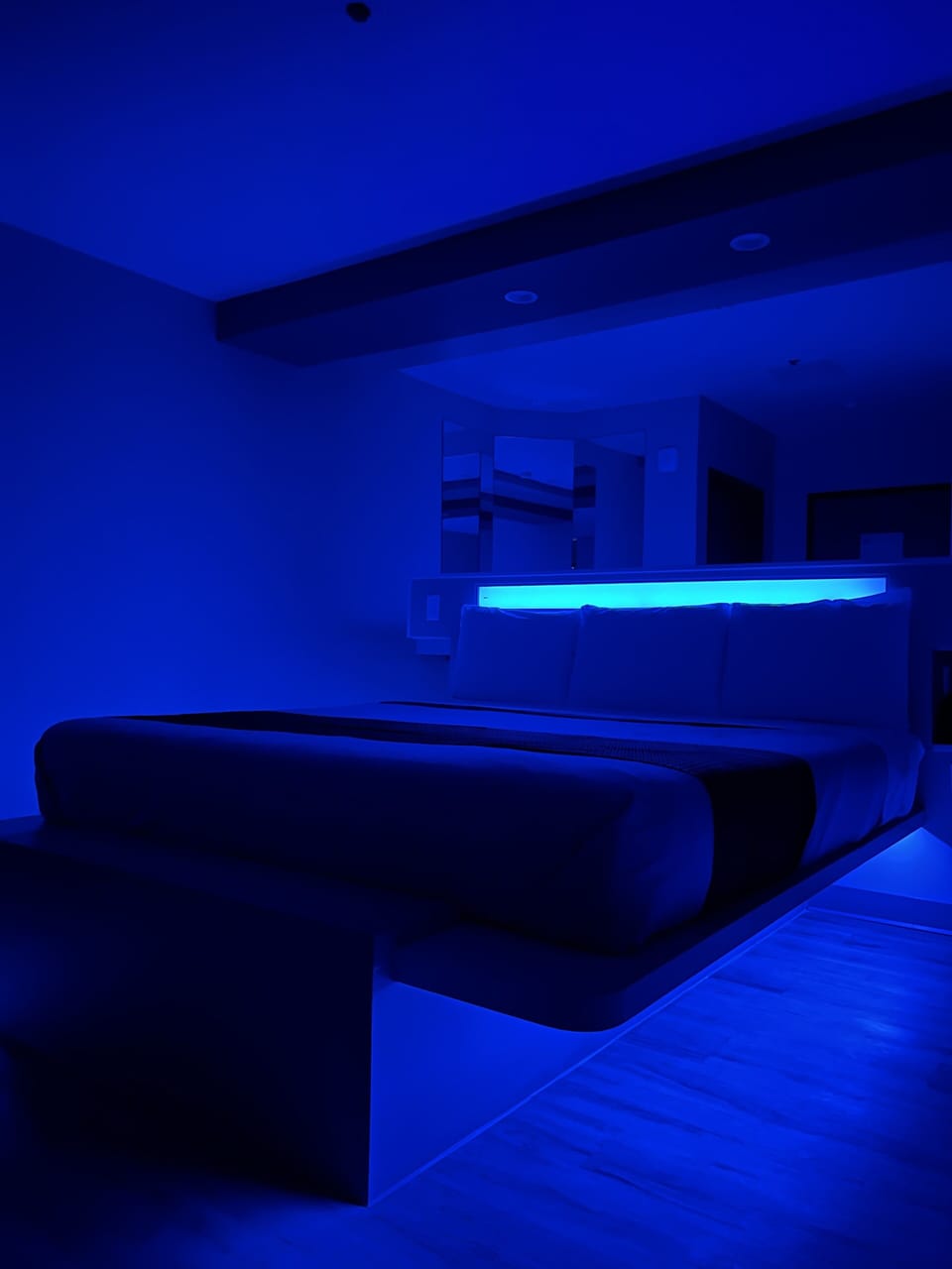 Single Room | Desk, laptop workspace, WiFi (free), bed sheets