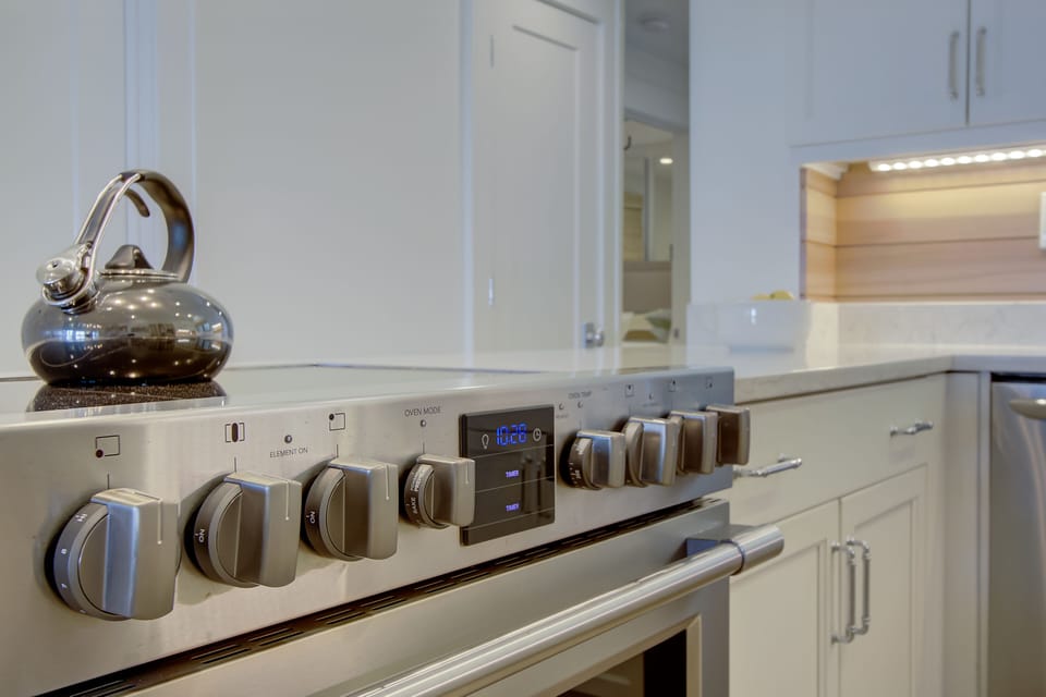 Smooth cooktop stove
