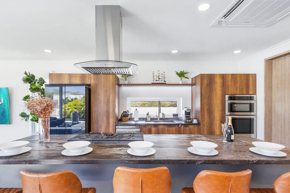 Main house bar/kitchen