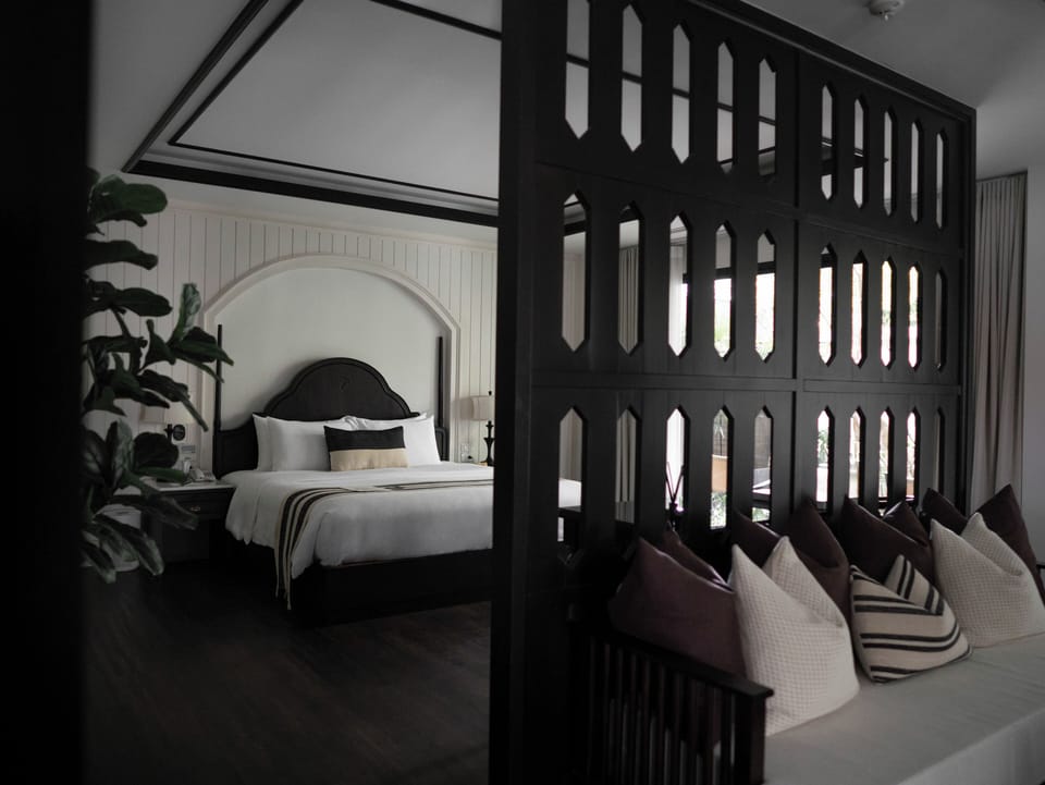 Family with Garden View Room | Free minibar, in-room safe, desk, blackout drapes
