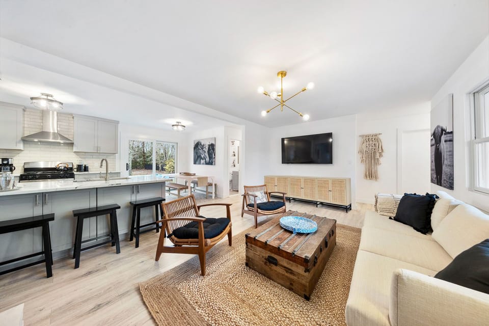 Bright and open living room 