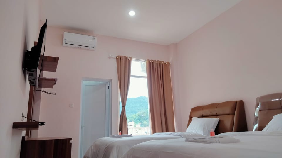 Family Double Room | Desk, soundproofing, free WiFi, bed sheets