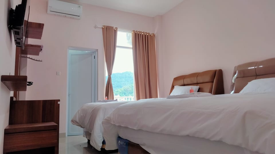 Family Double Room | Desk, soundproofing, free WiFi, bed sheets