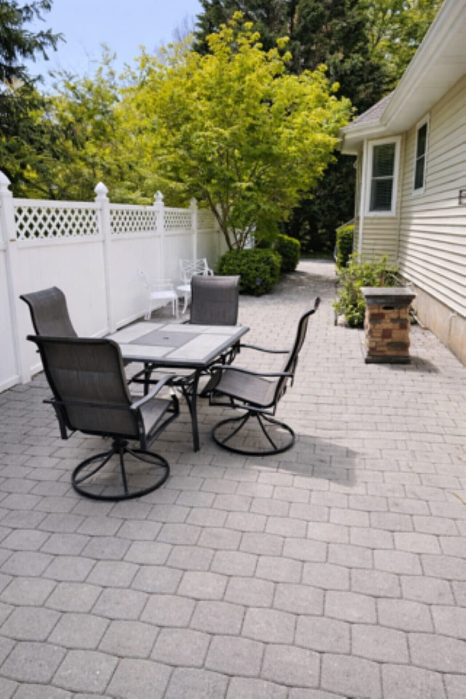Side yard with table seating