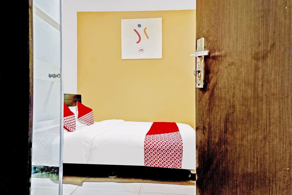 Standard Double Room | Desk, laptop workspace, blackout drapes, free WiFi