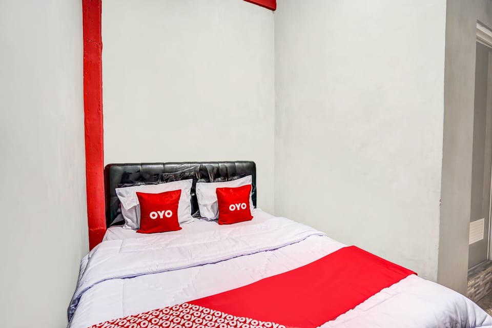 Standard Double Room | Desk, laptop workspace, blackout drapes, WiFi (free)