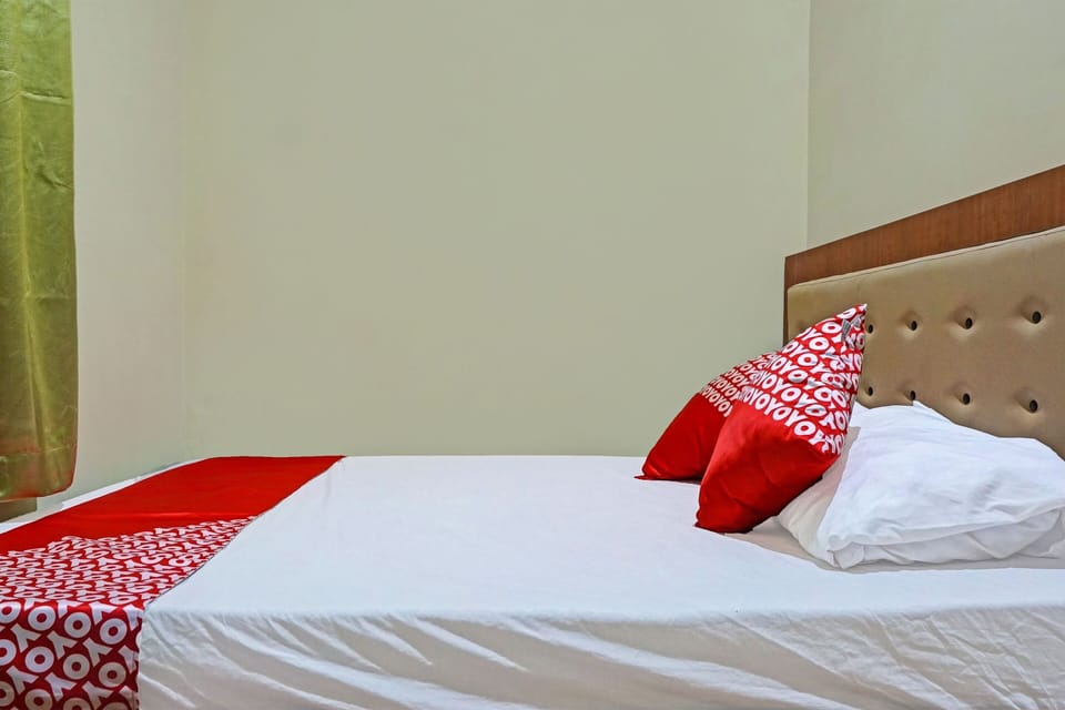 Standard Double Room | Desk, laptop workspace, WiFi (free), bed sheets