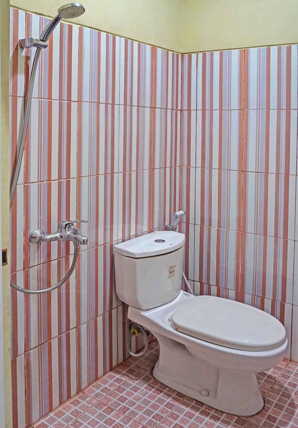 Standard Double Room | Bathroom | Shower, bidet, towels
