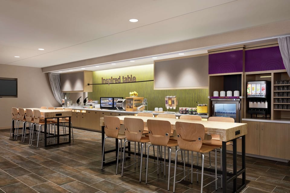 Free continental breakfast on weekdays