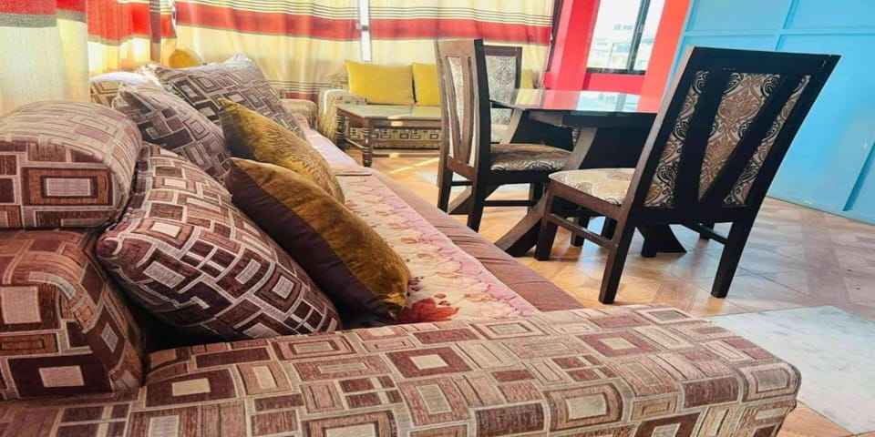 Suite | Pillowtop beds, free WiFi, bed sheets