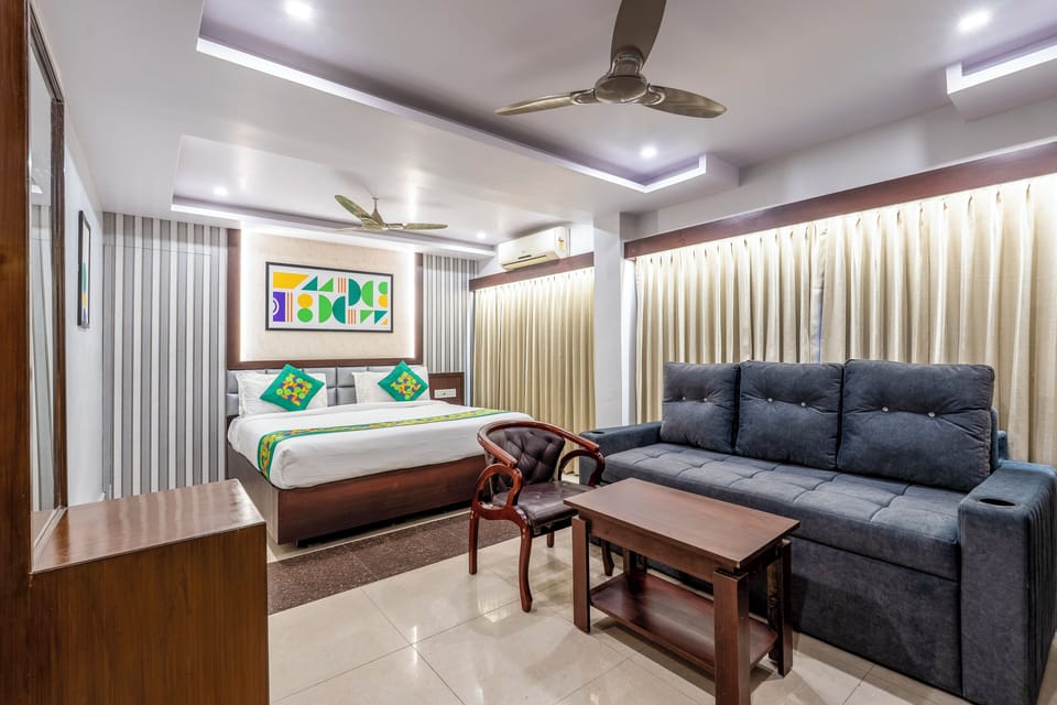 Premium Double Room | In-room safe, desk, iron/ironing board, free WiFi