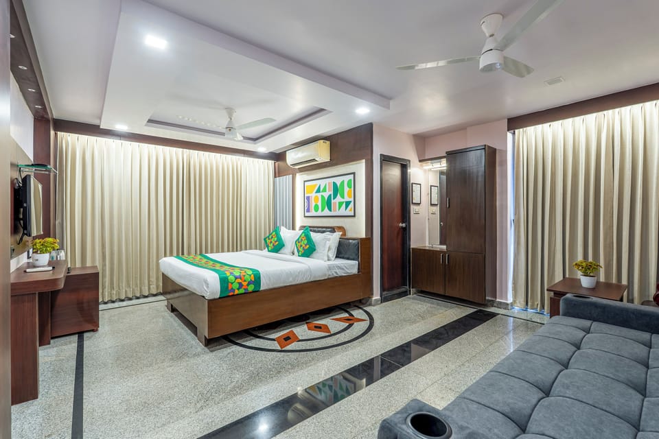 Premium Double Room | In-room safe, desk, iron/ironing board, free WiFi