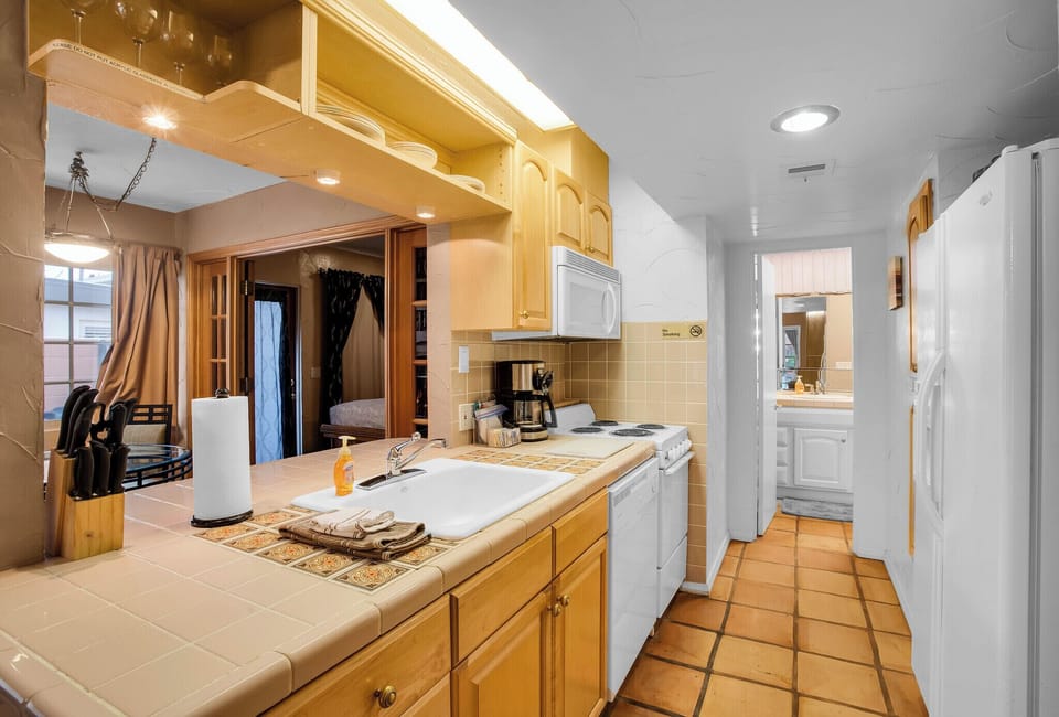 Grand Suite, 1 King, 1 Queen Murphy, Full Kitchen, Fireplace | Private kitchen | Fridge, microwave, coffee/tea maker, toaster