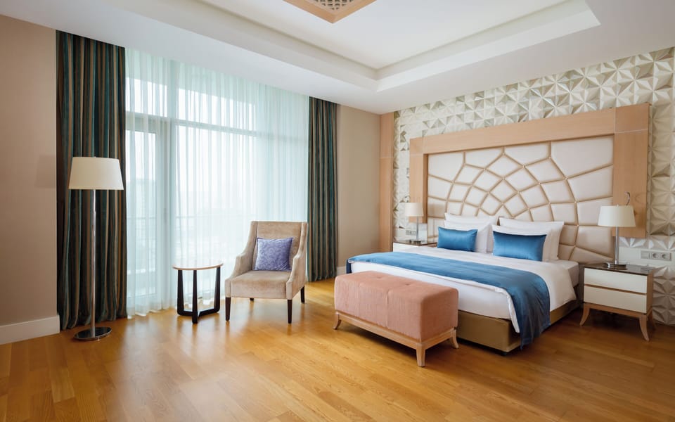 Three Bedroom Deluxe Residential Suite | City view