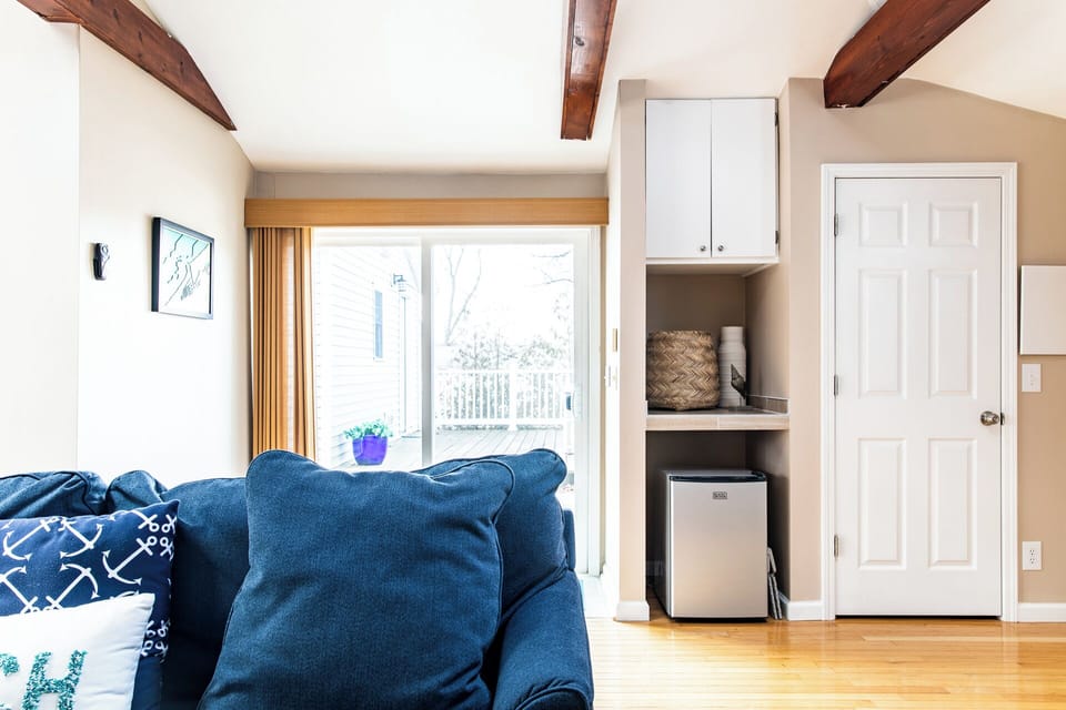 Included small fridge for drinks