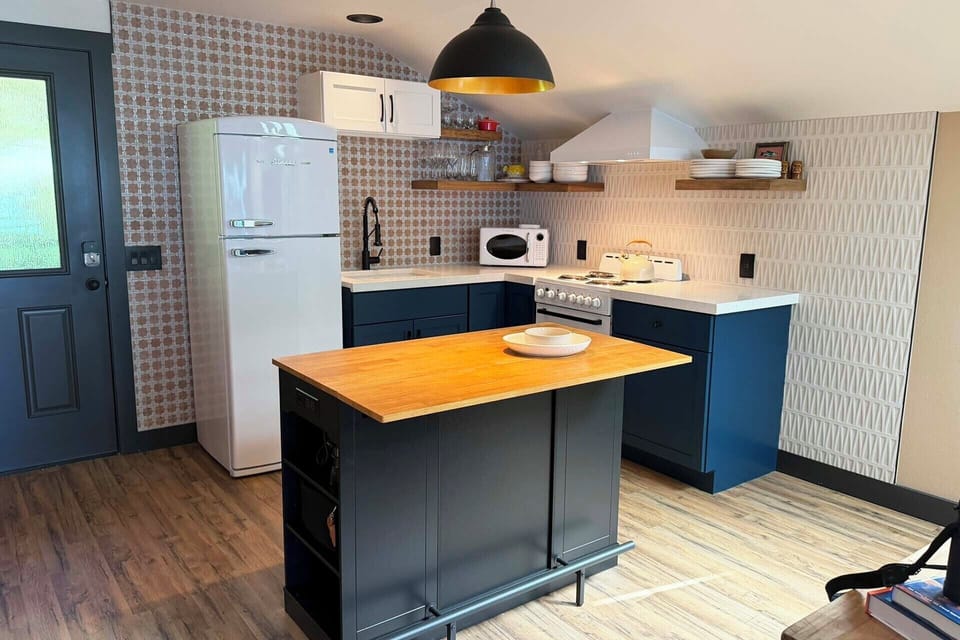 Full kitchen to cook your favorites.