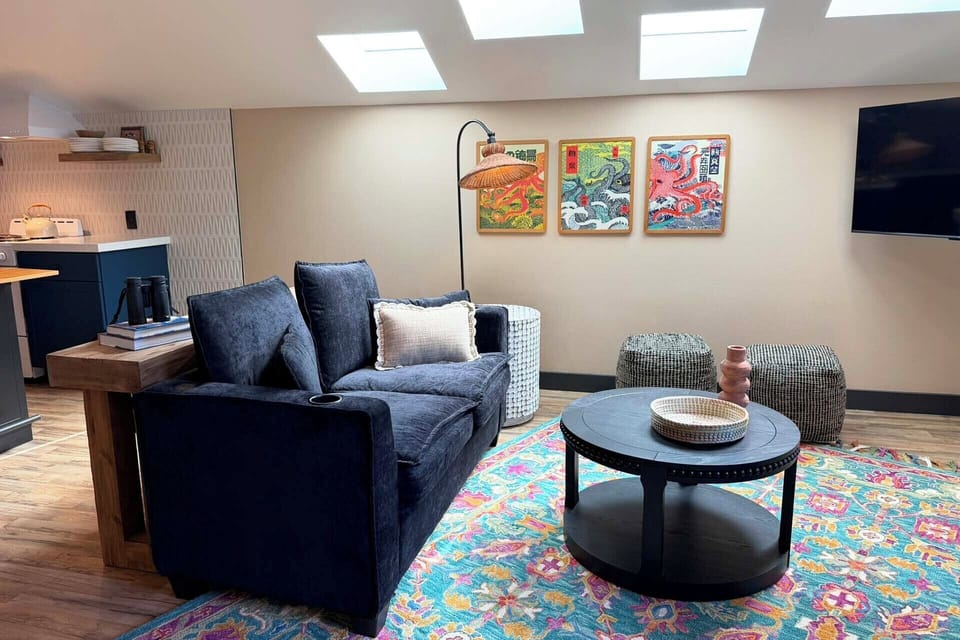 Light and airy with lots of sky lights!