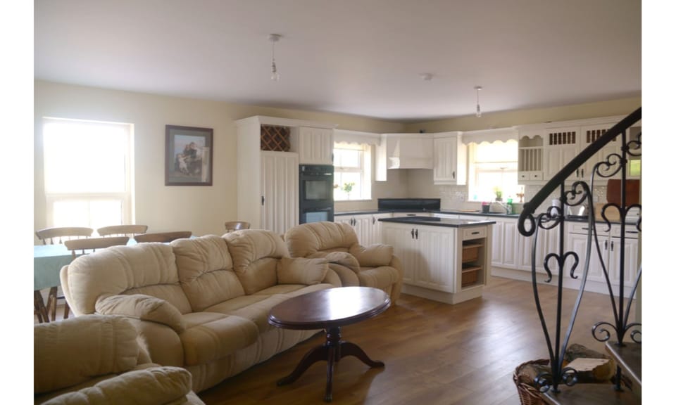 Cottage, 3 Bedrooms (The Gate Lodge) | Desk, iron/ironing board (on request), WiFi (free)