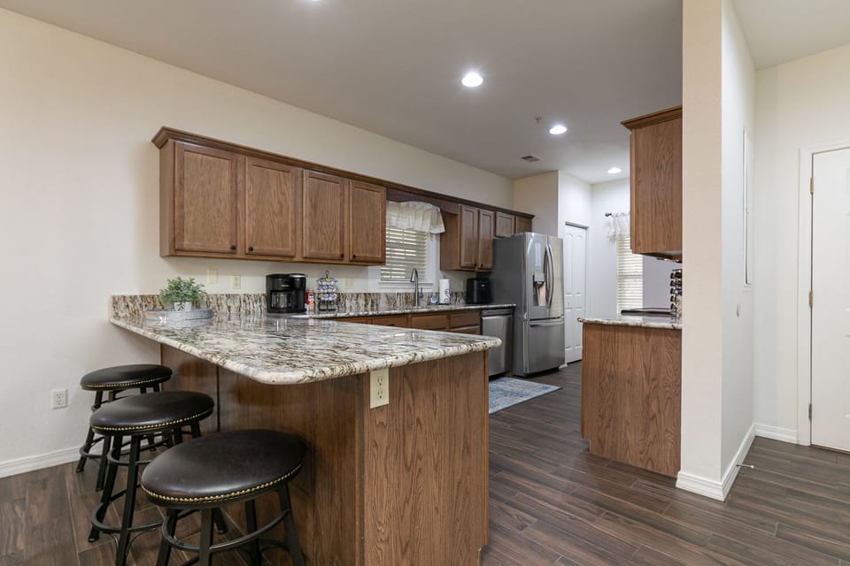 Breakfast Bar and Bar Stools