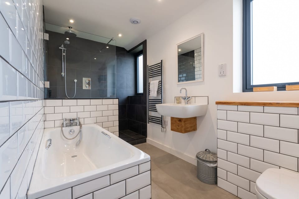 The Brackens - Main bathroom
