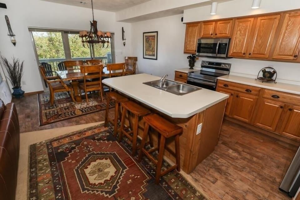 Condo, 4 Bedrooms | Private kitchen | Coffee/tea maker, fridge, oven, toaster