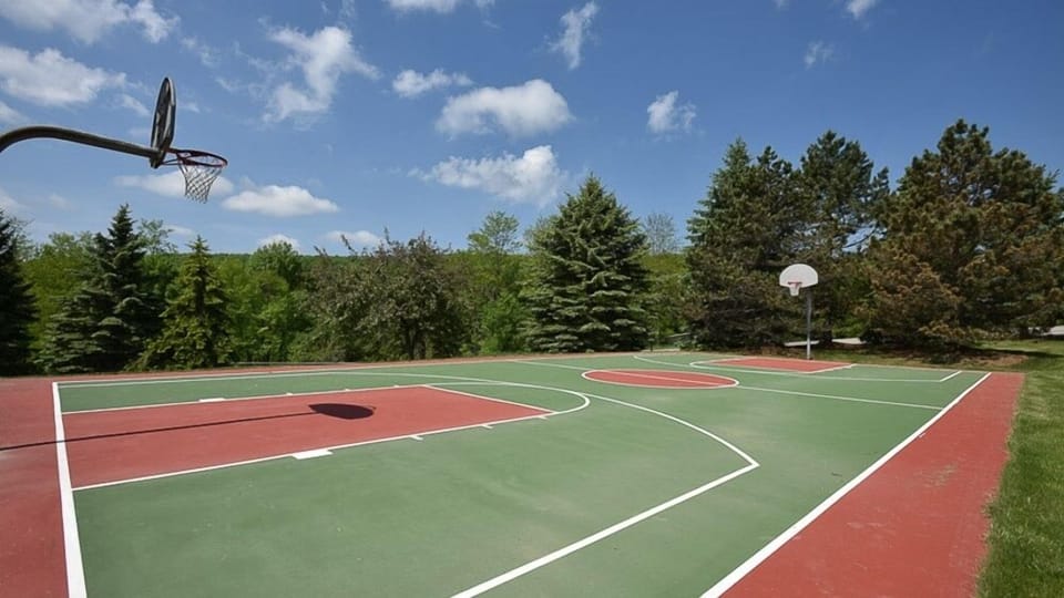 Seven Springs 4 BR Premium Condo, Deck with Views by RedAwning Apartment in Pennsylvania