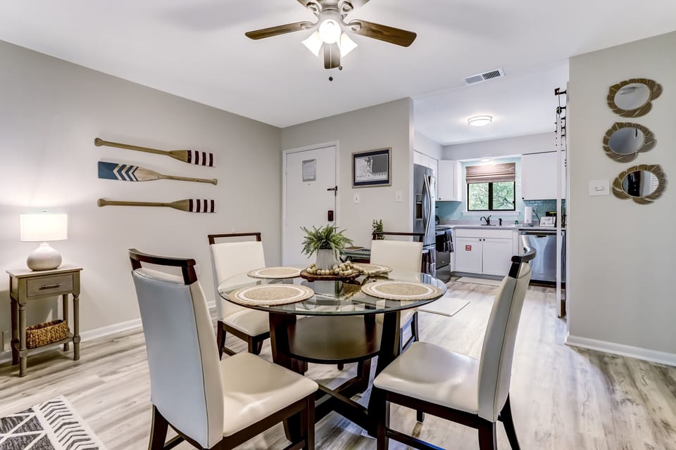 Condo, 2 Bedrooms | Dining