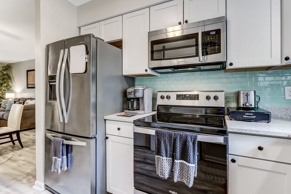 Condo, 2 Bedrooms | Private kitchen | Fridge, oven, coffee/tea maker