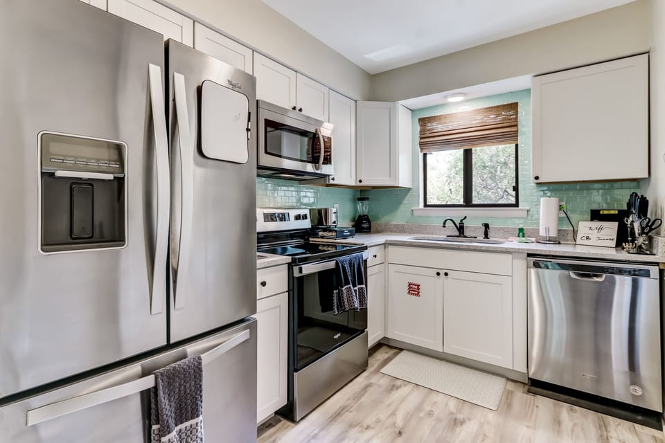 Condo, 2 Bedrooms | Private kitchen | Fridge, oven, coffee/tea maker