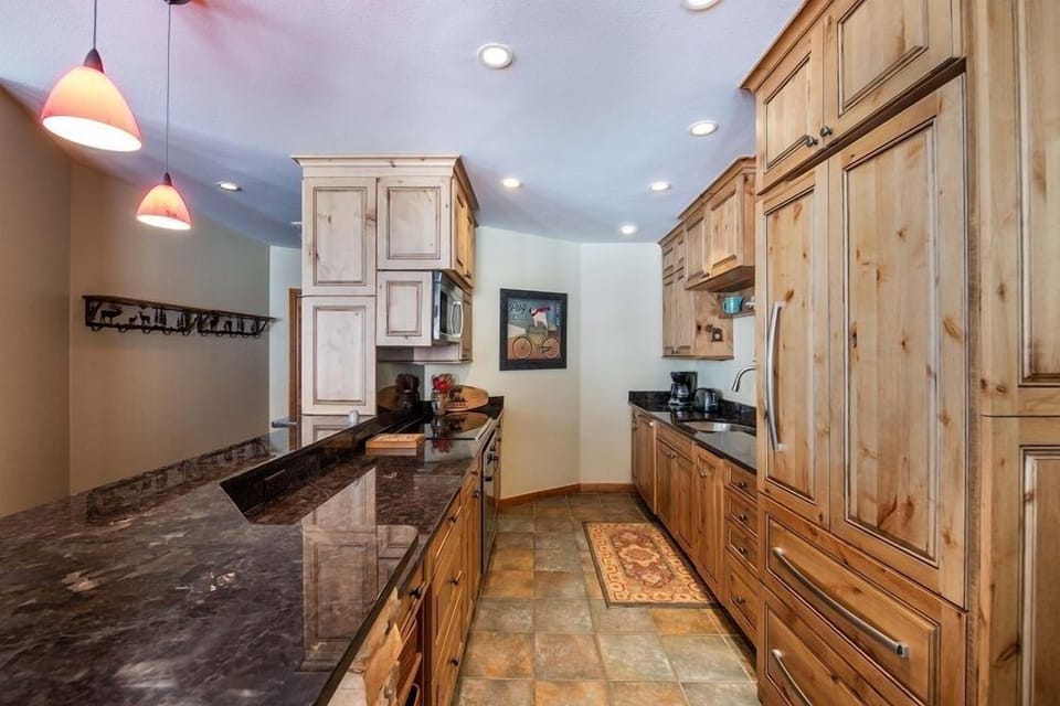 Condo, 3 Bedrooms | Private kitchen | Coffee/tea maker, fridge, oven, toaster