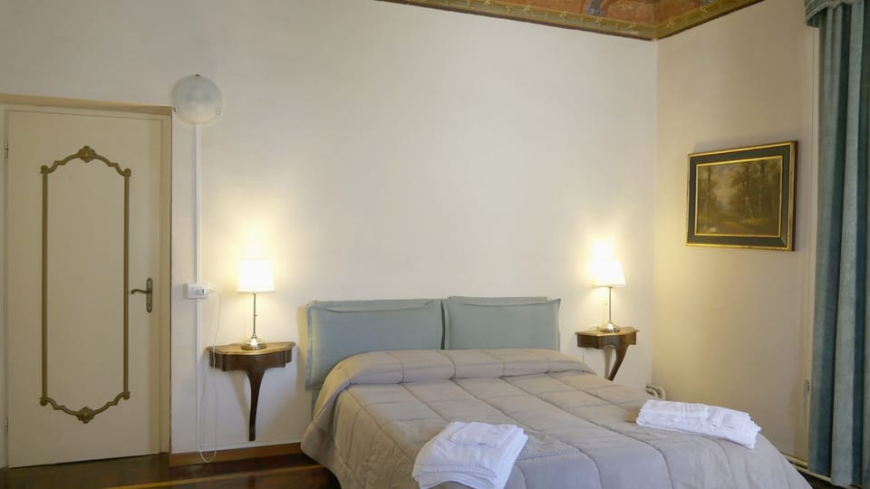 Exclusive Room | Iron/ironing board, free WiFi, bed sheets