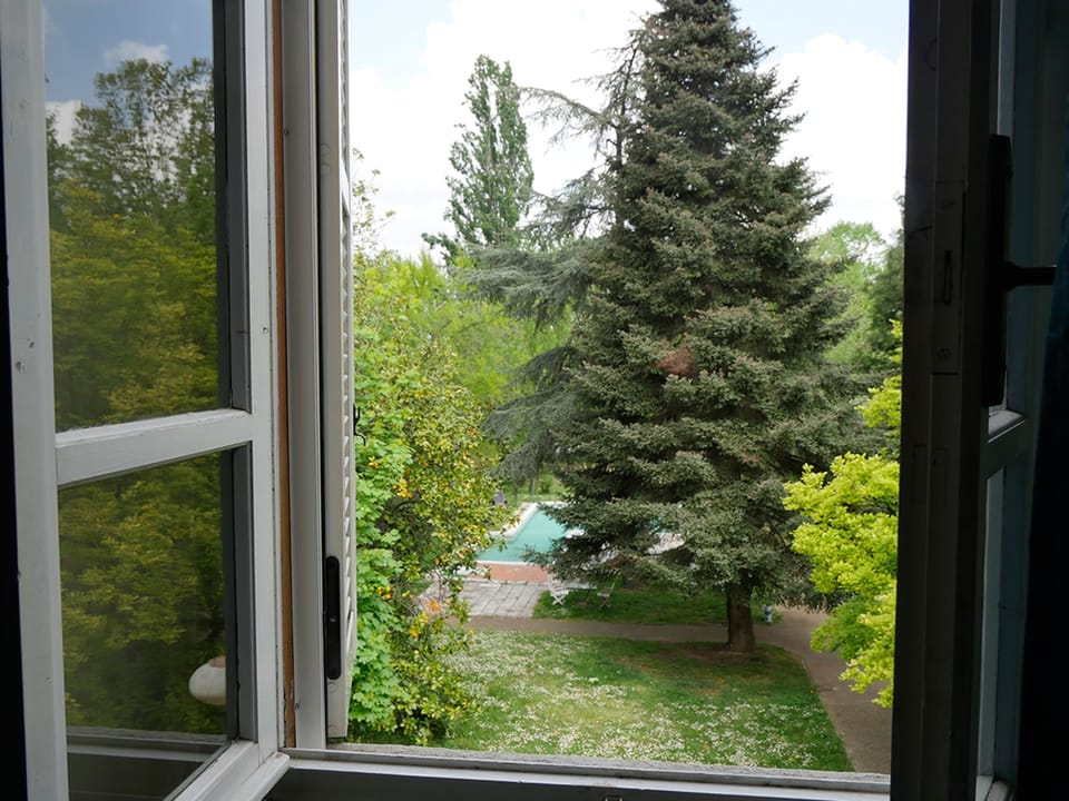 Deluxe Room | Iron/ironing board (on request), WiFi (free), bed sheets