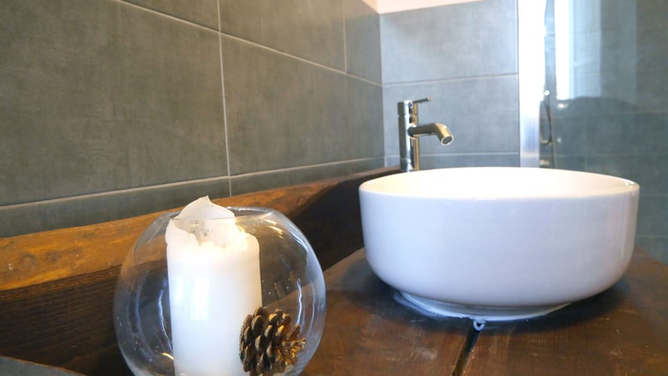 Comfort Room | Bathroom | Combined shower/tub, deep soaking tub, rainfall showerhead, bidet