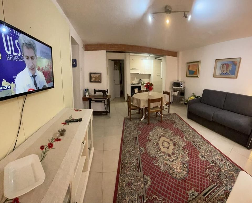 Honeymoon Apartment | Living area