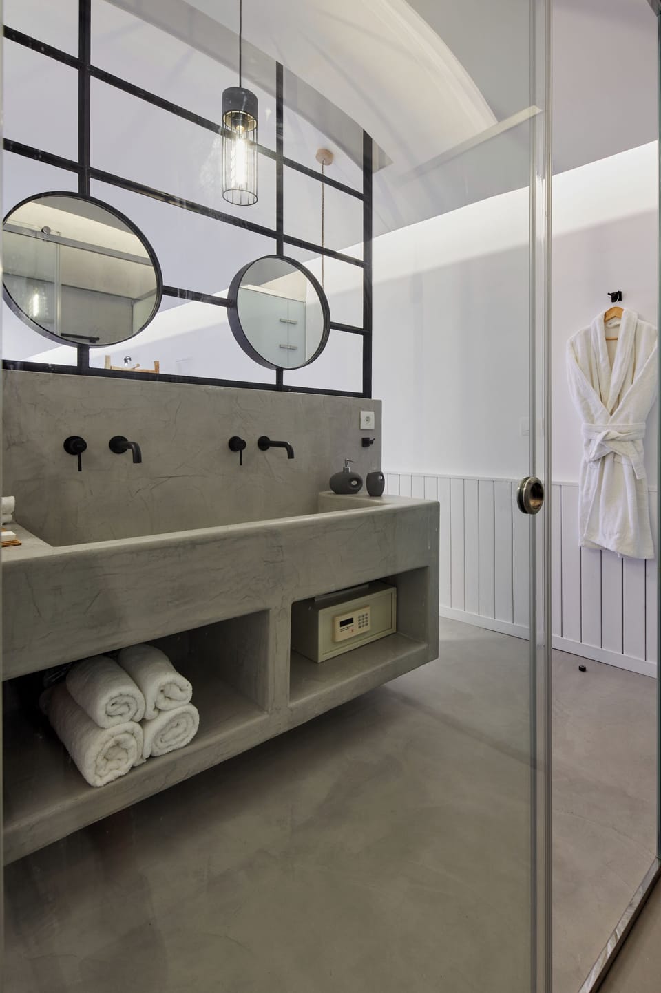 Avramiea Suite, Private Heated Pool, Sea View | Bathroom | Shower, rainfall showerhead, designer toiletries, hair dryer