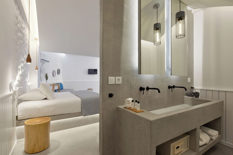 Aisio Suite, Private Heated Pool, Sea View | Bathroom | Shower, rainfall showerhead, designer toiletries, hair dryer