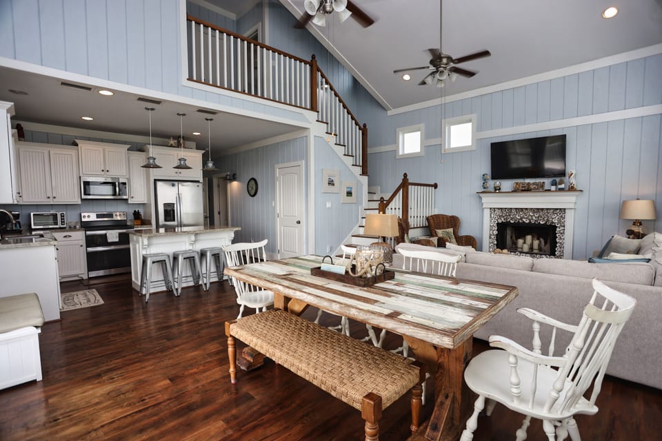 Sunlit and spacious with coastal decor, perfect for gatherings and relaxation!