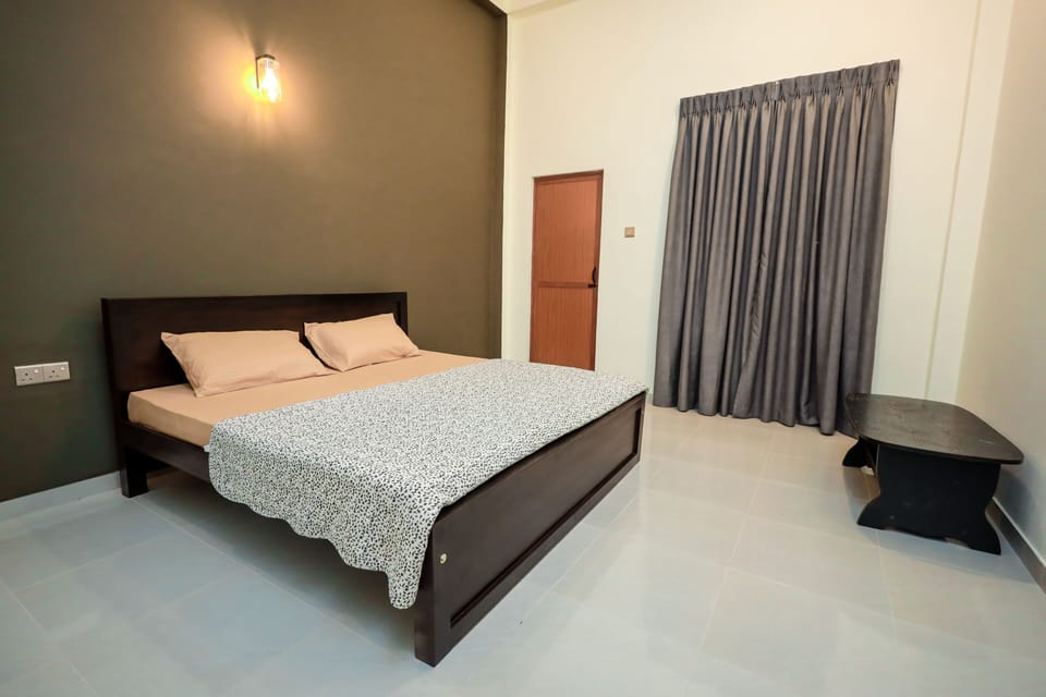Double Room | Individually furnished, blackout drapes, soundproofing, bed sheets
