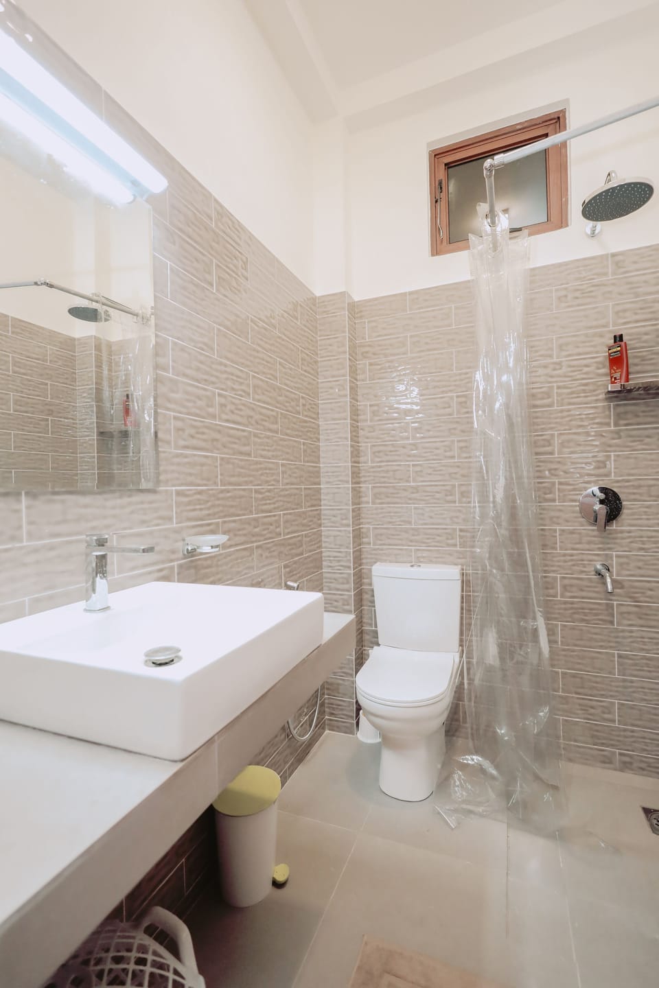 Shower, bidet, towels, soap
